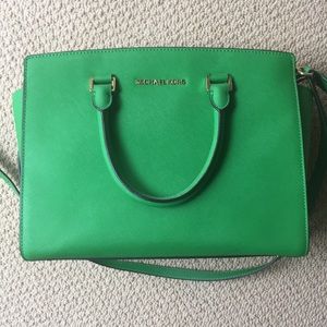 Michael Kors Large Selma Crossbody bag in green